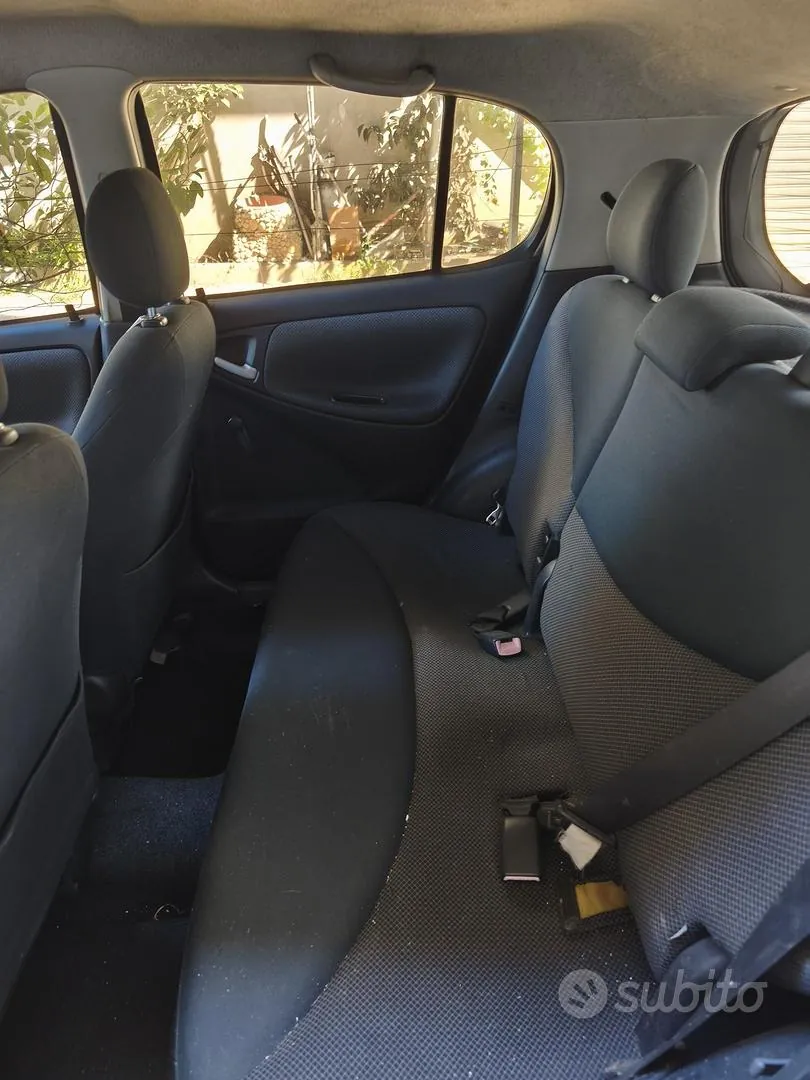 Toyota Yaris 2004 photo 4