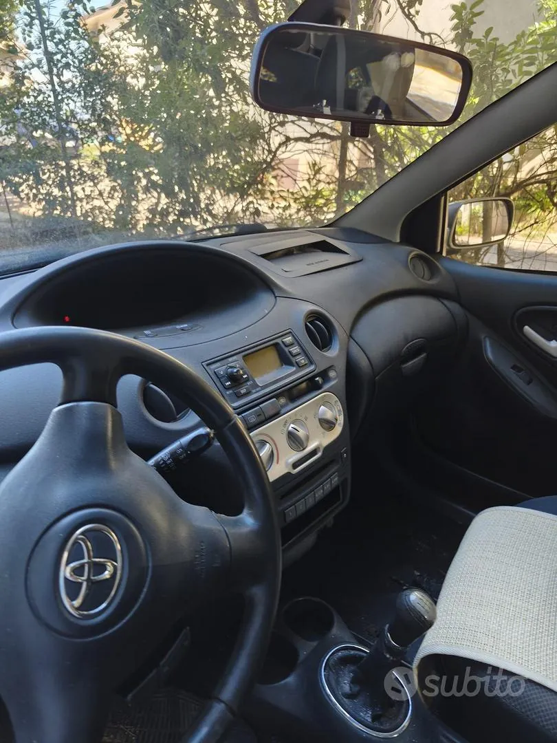 Toyota Yaris 2004 photo 3