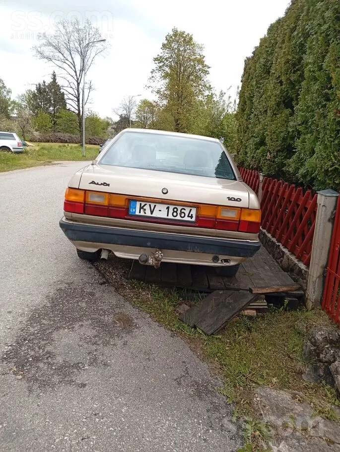 Audi 100 1986 photo 3