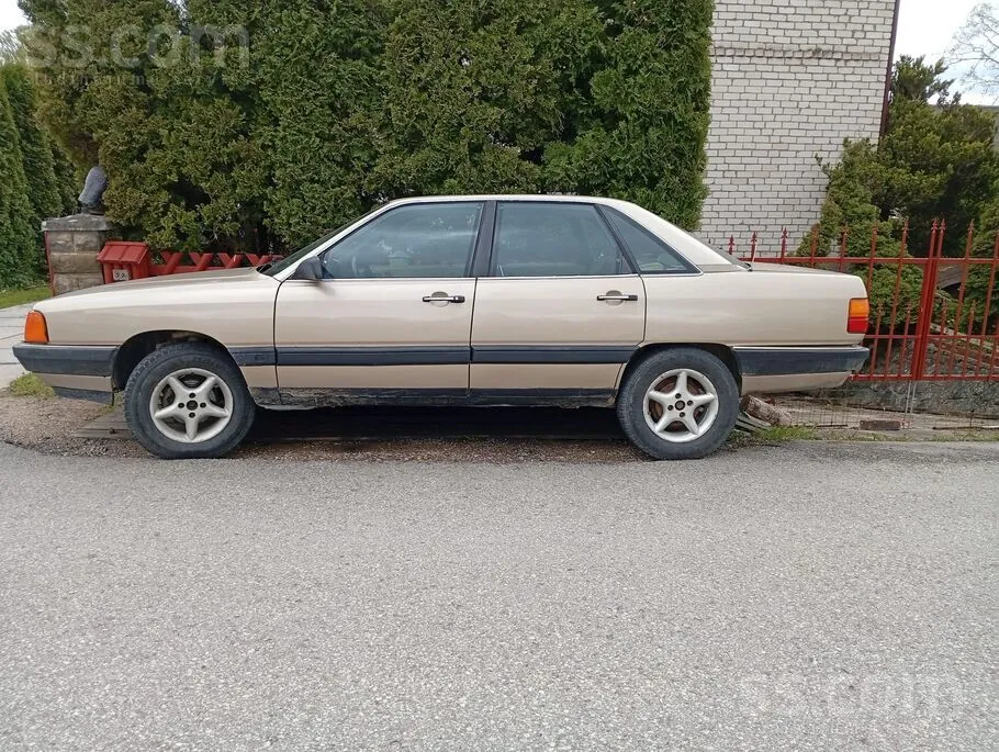 Audi 100