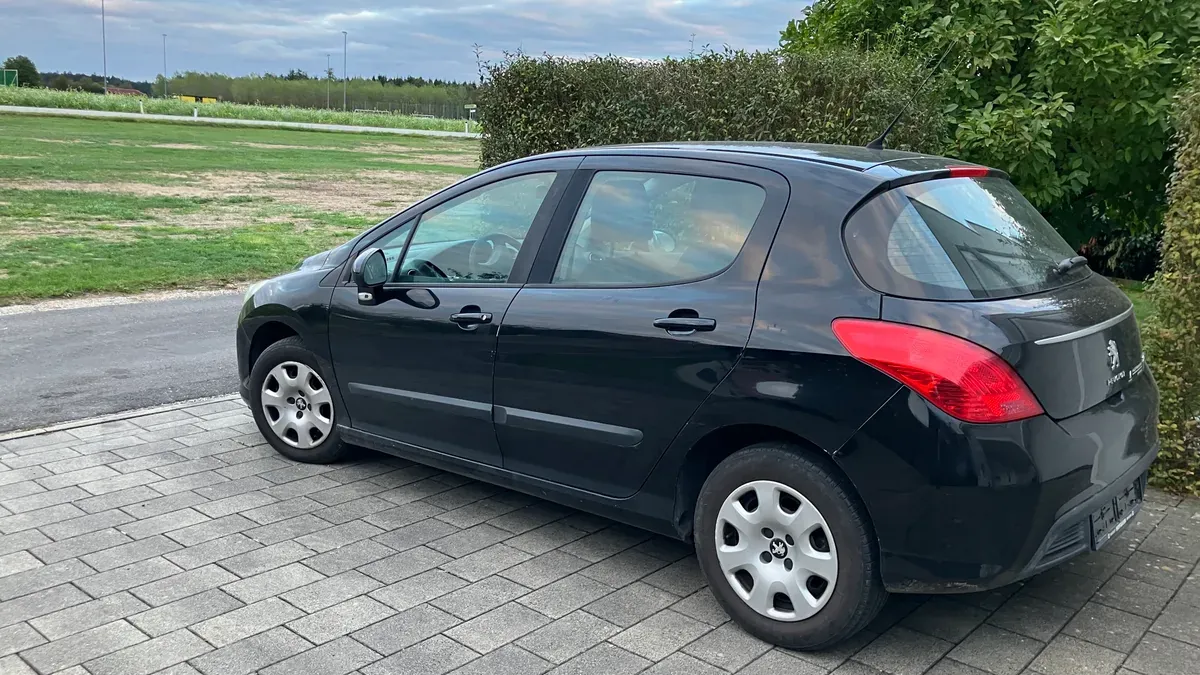 Peugeot 308 2011 photo 2