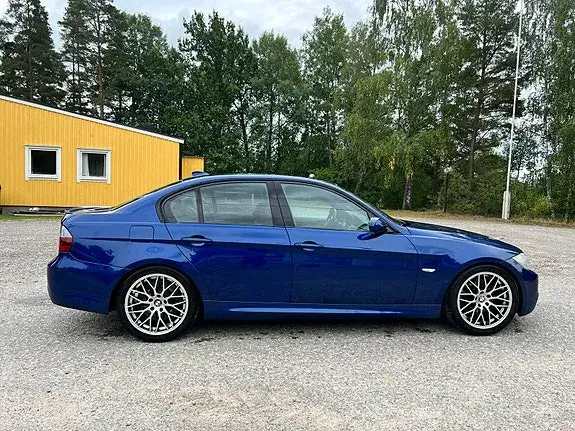 BMW 330I