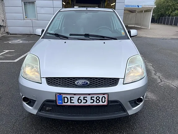 Ford Fiesta 2005 photo 4
