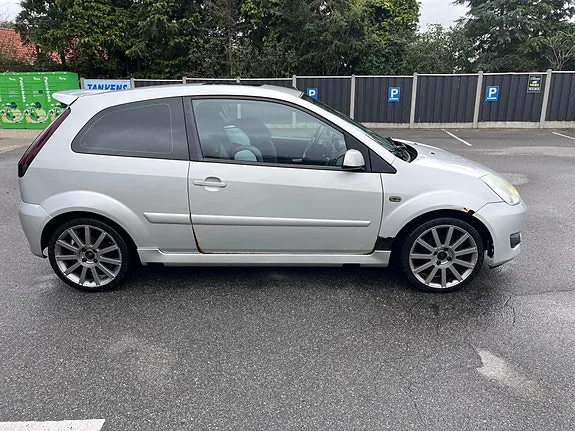 Ford Fiesta 2005 photo 3