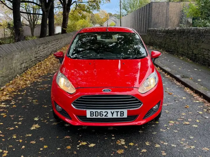 Ford Fiesta 2012 photo 2