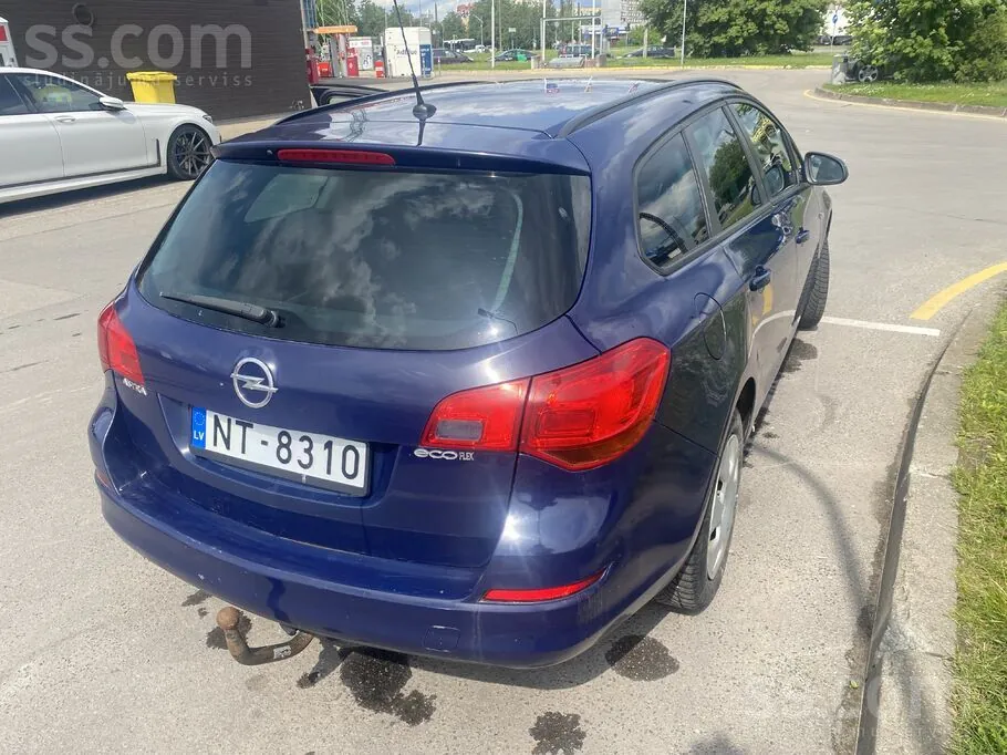 Opel Astra 2012 photo 3