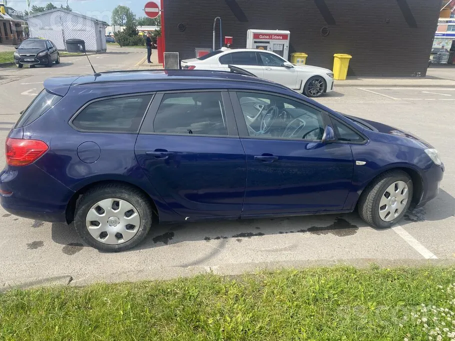Opel Astra 2012 photo 4