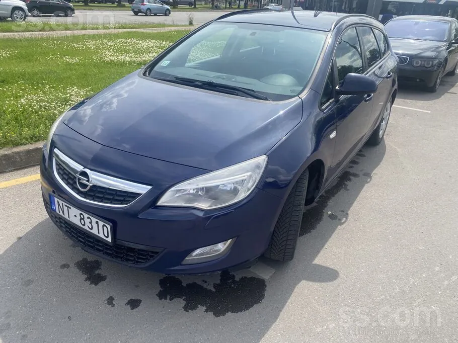 Opel Astra 2012 photo 2