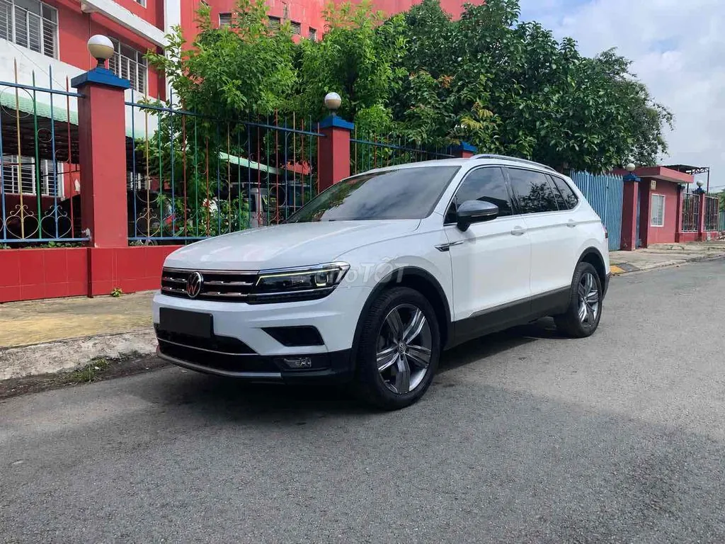 Volkswagen Tiguan 2018 photo 2