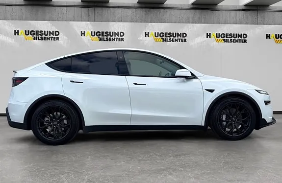 Tesla Model Y 2025 photo 5