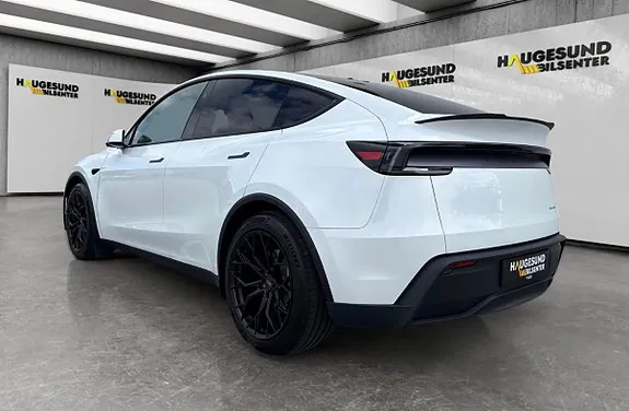 Tesla Model Y 2025 photo 2