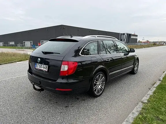 Skoda Superb 2010 photo 3