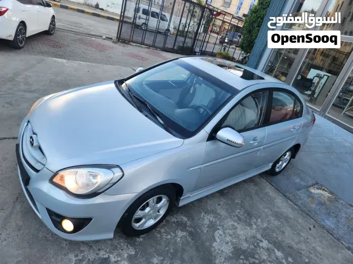 Hyundai Verna 2010 photo 2