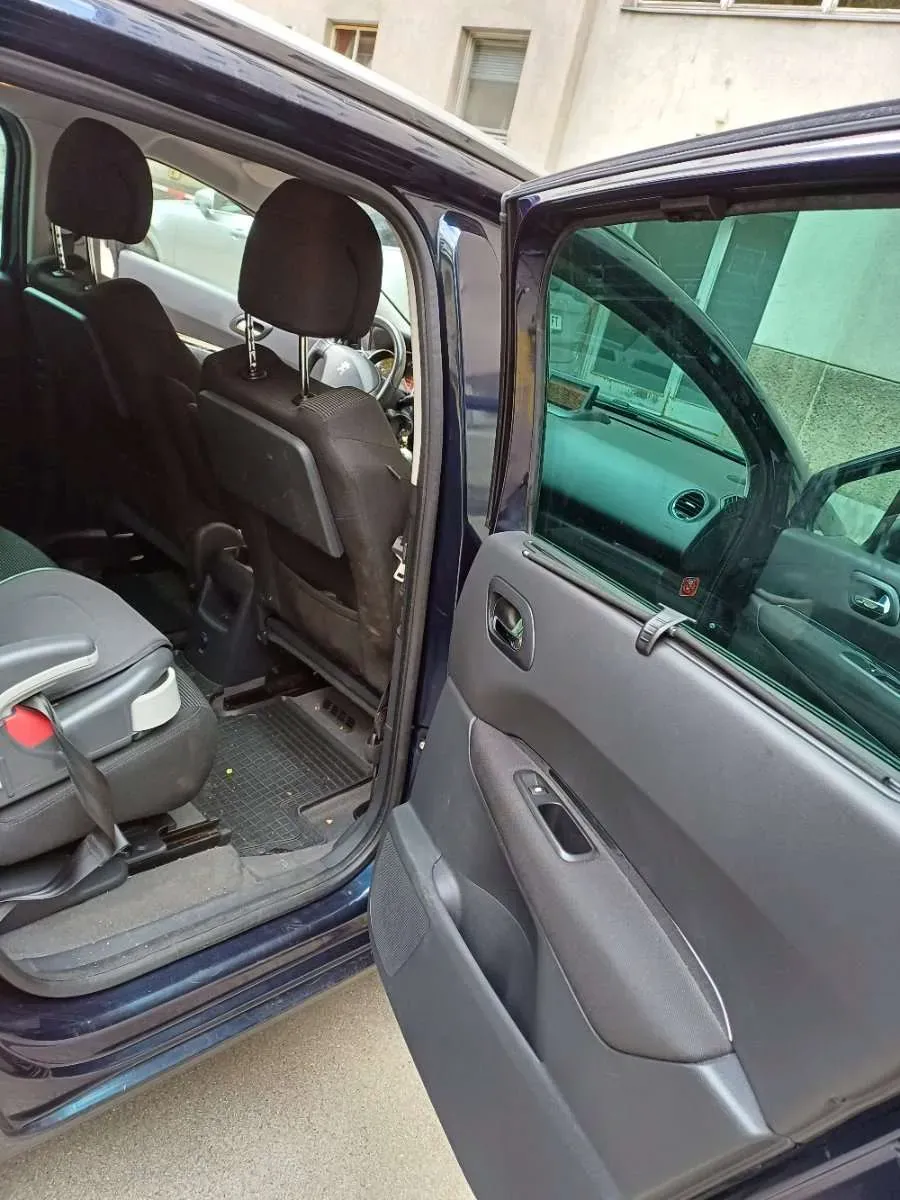 Peugeot 5008 2011 photo 3