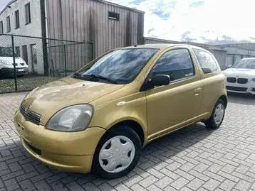 Toyota Yaris 2000 photo 2