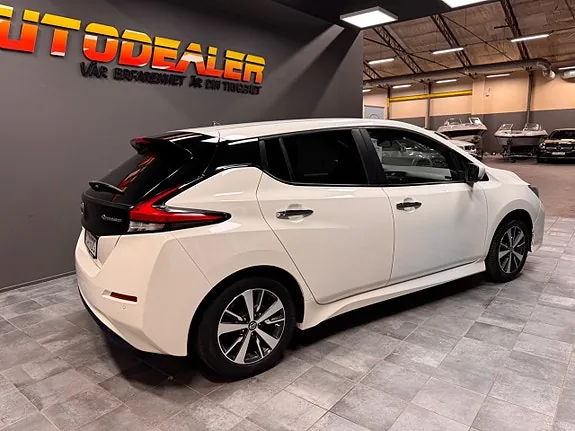 Nissan Leaf 2021 photo 2