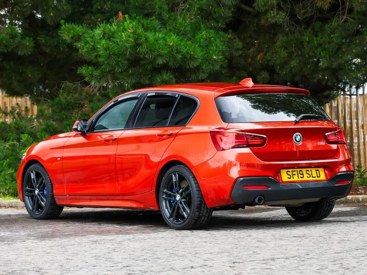 BMW 1 Series 2019 photo 2