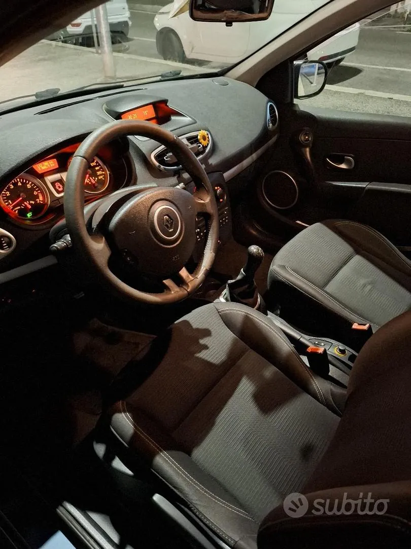 Renault Clio 2009 photo 3