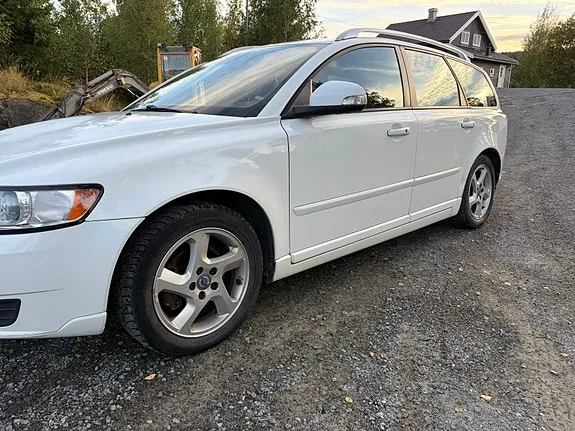 Volvo V50 2011 photo 2