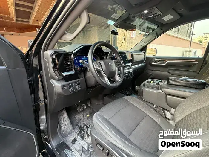 Chevrolet Silverado 2023 photo 2