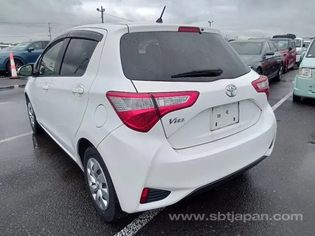 Toyota Vitz F 2018 photo 3