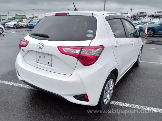 Toyota Vitz F 2018 photo 4