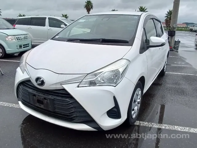 Toyota Vitz F 2018 photo 2