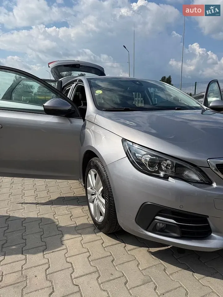 Peugeot 308 2019 photo 2