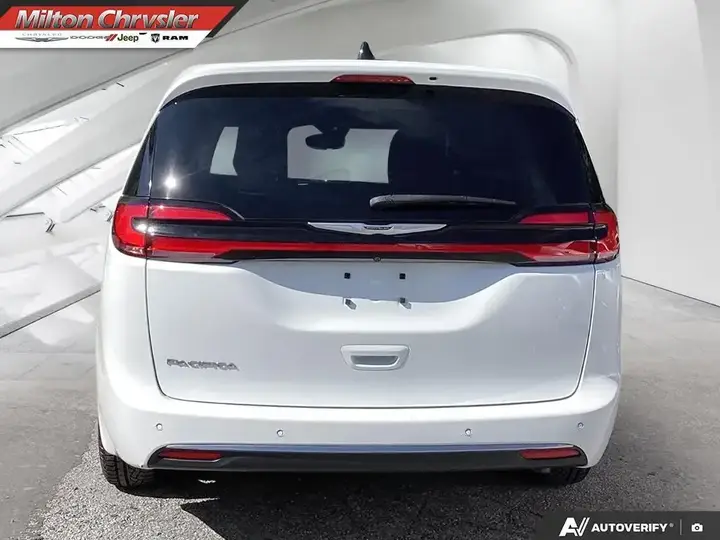 Chrysler Pacifica 2024 photo 5