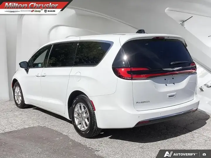 Chrysler Pacifica 2024 photo 4