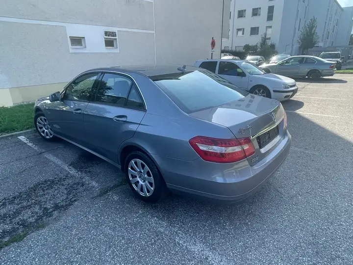 Mercedes-Benz E-Class 2010 photo 3