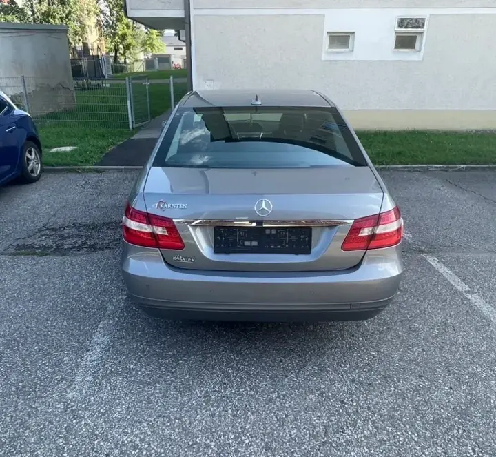 Mercedes-Benz E-Class 2010 photo 2