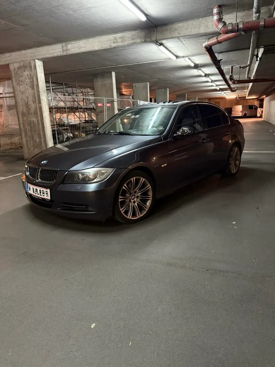 BMW 3 Series 2005 photo 2