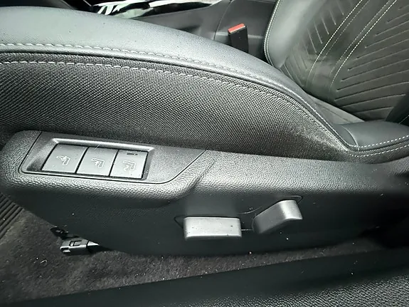 Peugeot E-2008 2024 photo 4