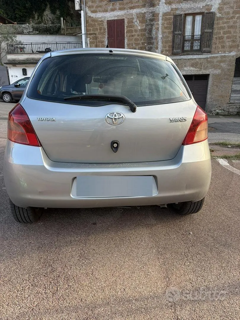 Toyota Yaris 2006 photo 2