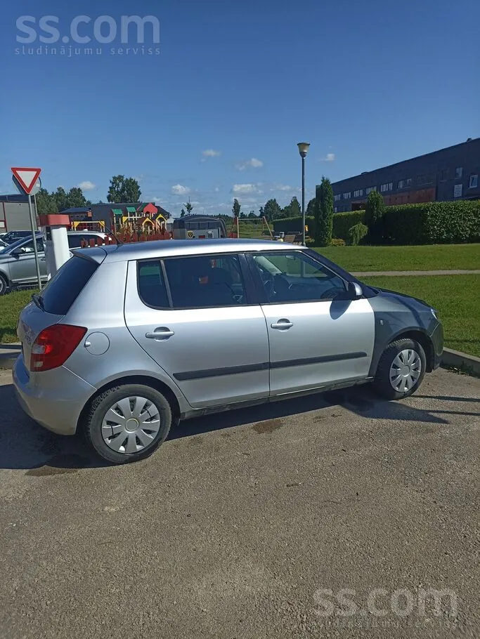 Skoda Fabia 2008 photo 4