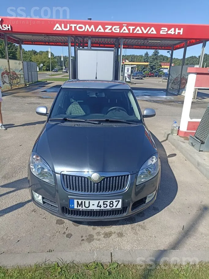 Skoda Fabia 2008 photo 2