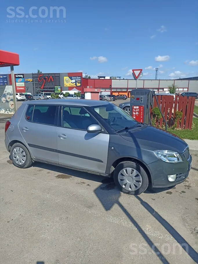 Skoda Fabia 2008 photo 3
