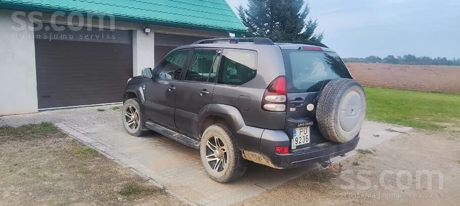 Toyota Land Cruiser 2004 photo 2