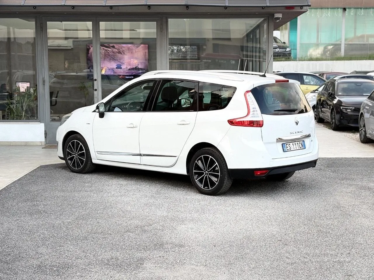 Renault Scenic 2013 photo 4