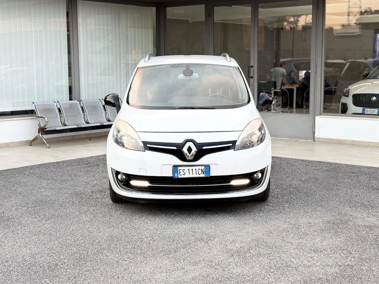 Renault Scenic 2013 photo 2