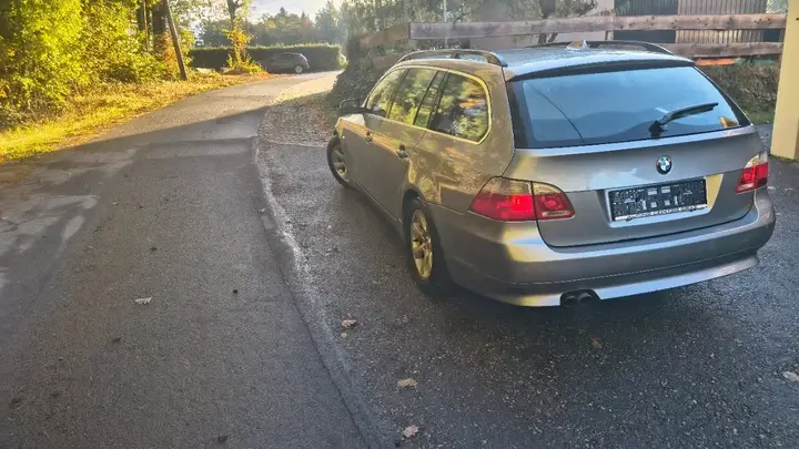 BMW 5 Series 2004 photo 3
