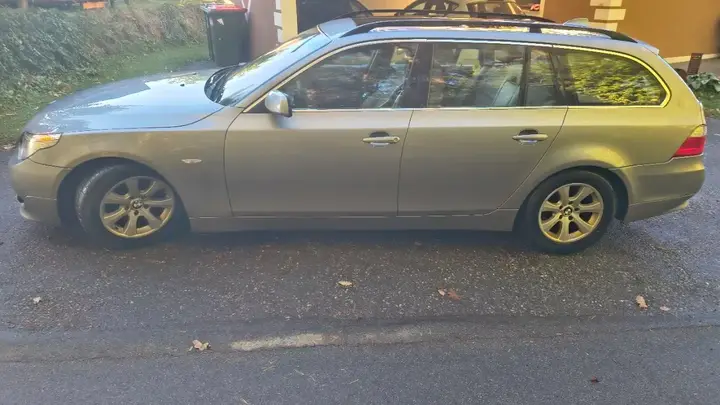 BMW 5 Series 2004 photo 2