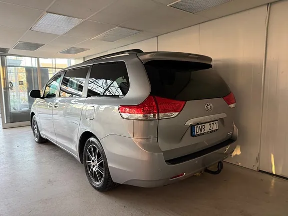 Toyota Sienna 2013 photo 3