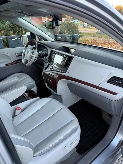 Toyota Sienna 2013 photo 5
