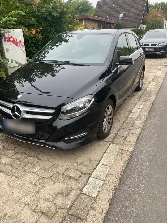 Mercedes-Benz B180