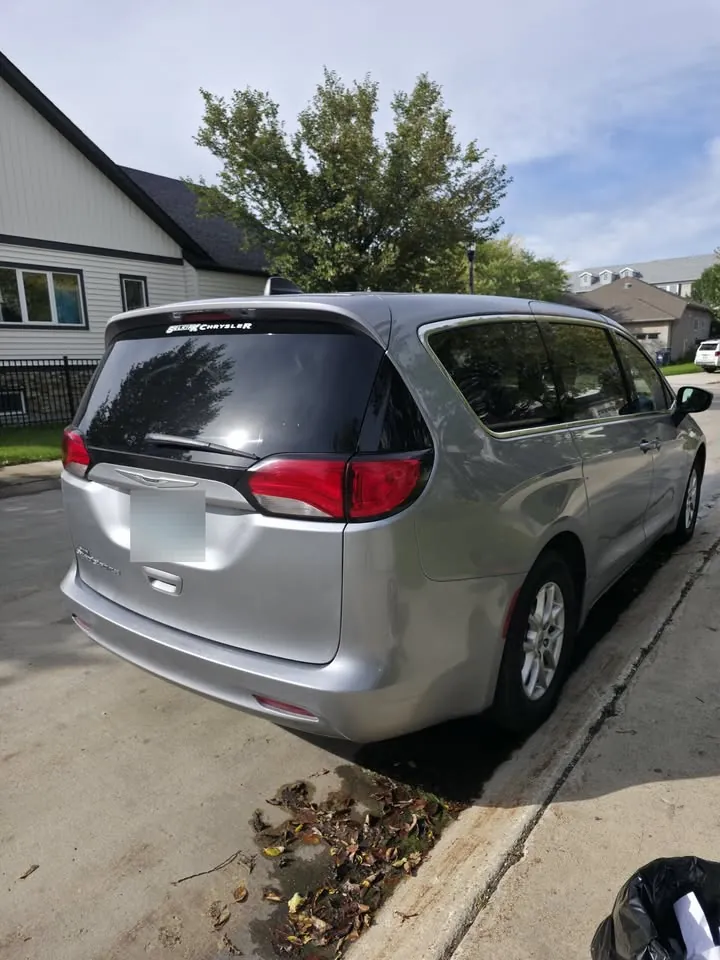 Chrysler Grand Caravan 2021 photo 2