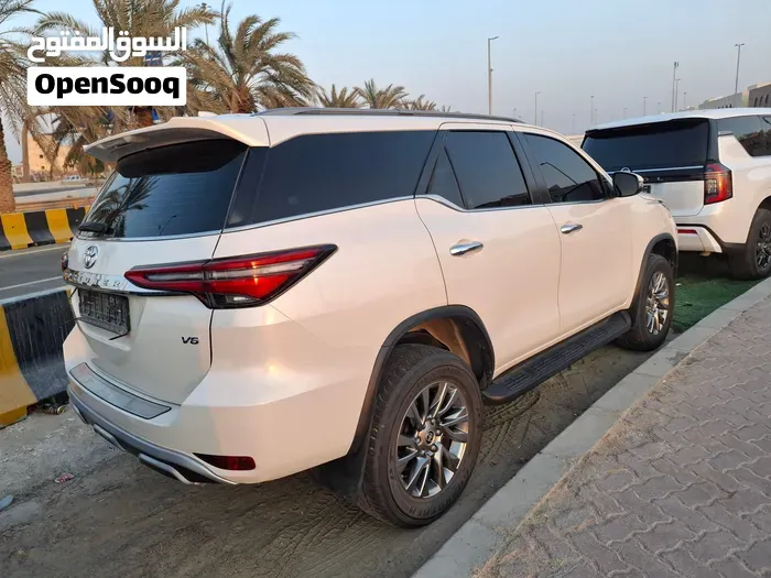 Toyota Fortuner 2022 photo 3