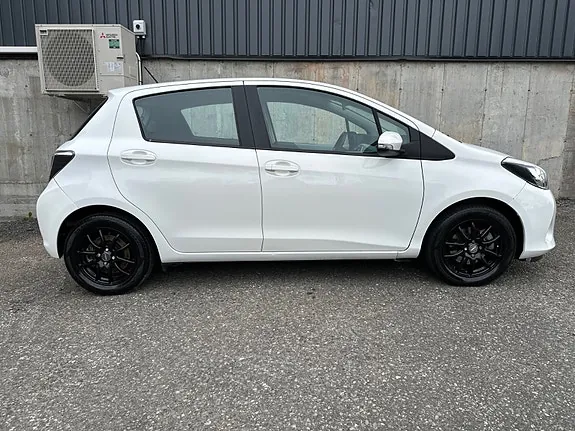 Toyota Yaris 2012 photo 5