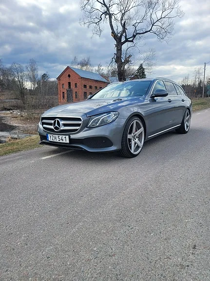 Mercedes-Benz E200